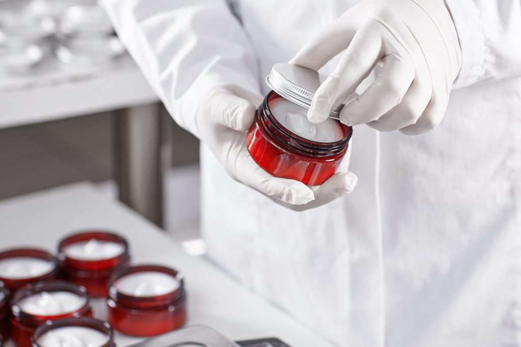 R & D personnel are testing hair care products